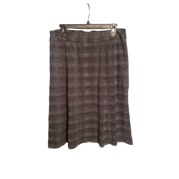 Classy knee length black plaid skirt.  Size 10 - Picture 2 of 4